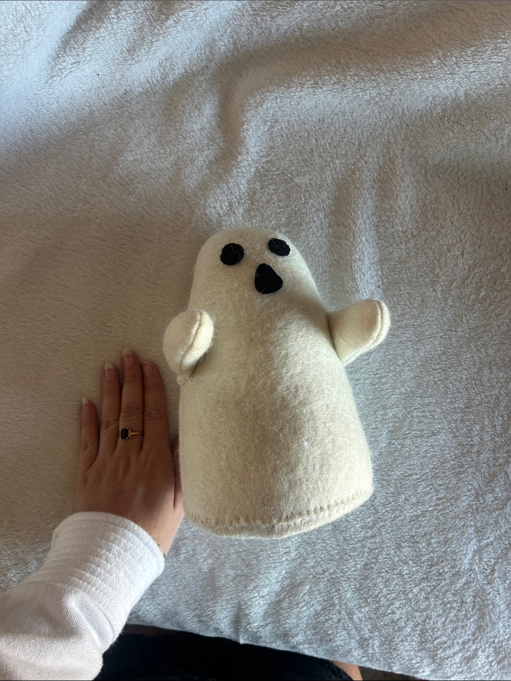 Cream Felt Ghost decor - Picture 2 of 3